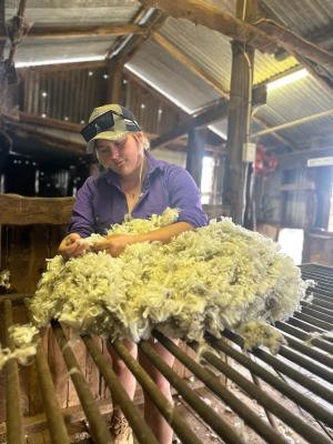 Locals ‘flock’ to TAFE NSW Dubbo amid wool jobs boom