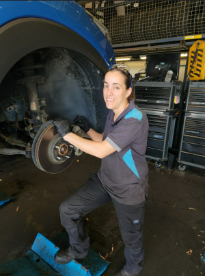 Top TAFE NSW mechanic shows the guys how it’s done