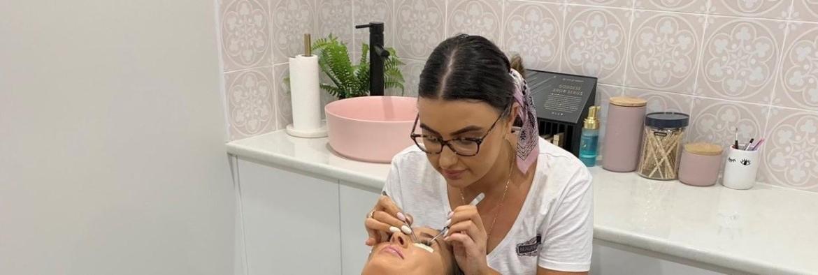 TAFE NSW student nails beauty career and opens first shop front in Emu Plains