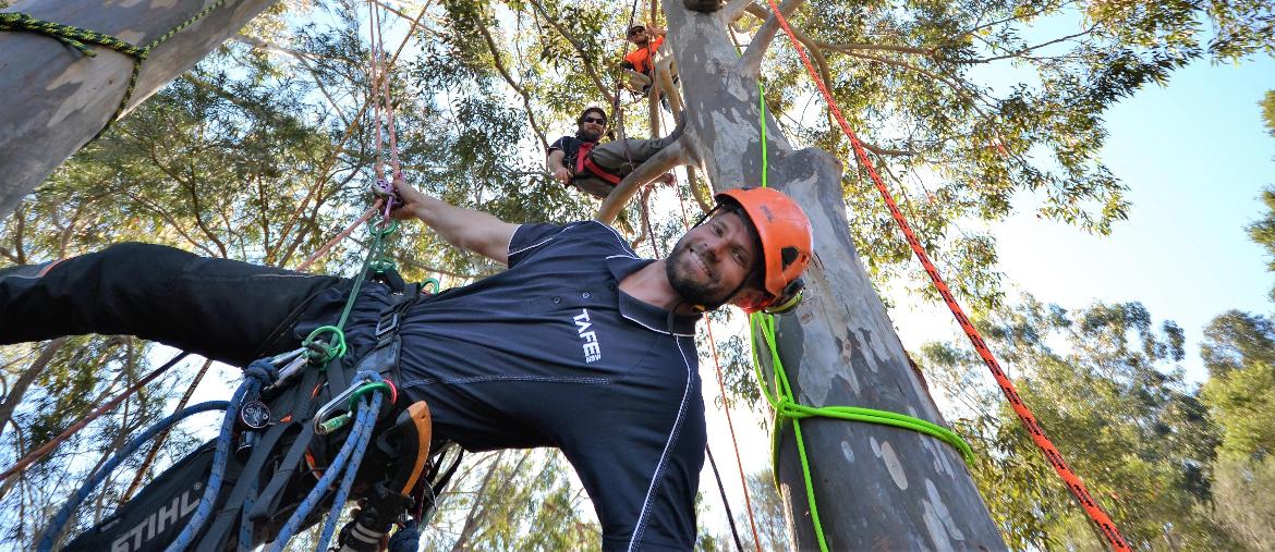 Zac shares his world-class climbing skills with TAFE NSW Yallah students