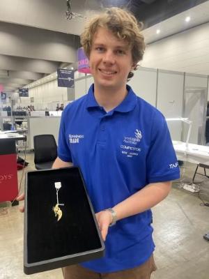 TAFE NSW Enmore jewellery student wins gold